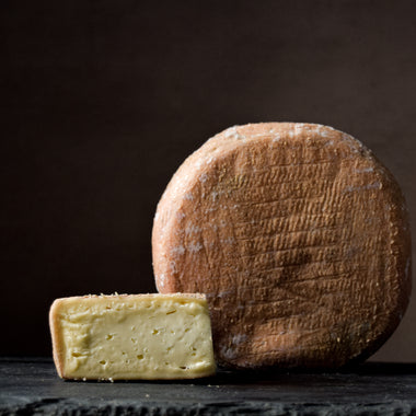 Oma cow's milk washed rind organic cheese von Trapp Farmstead
