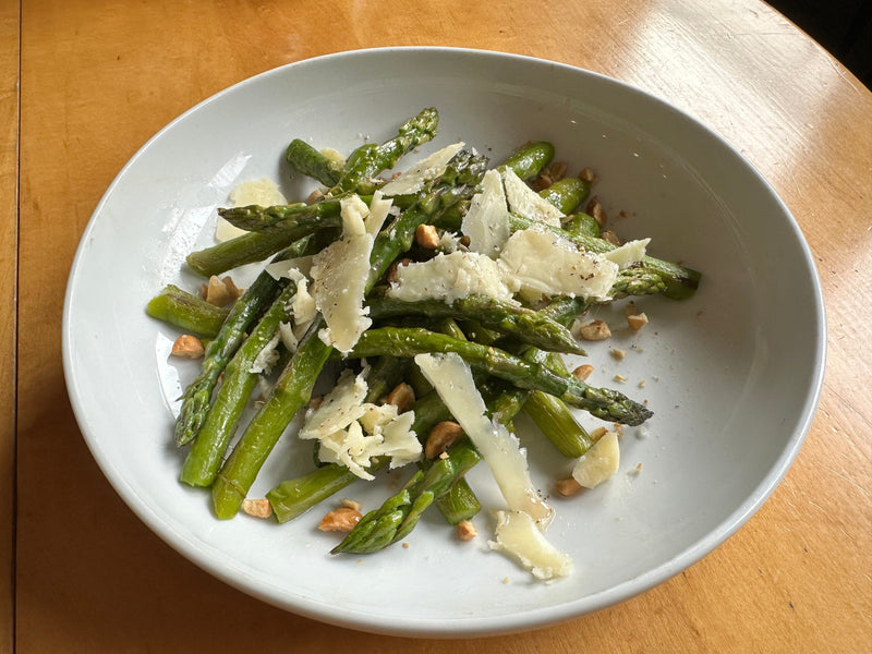 Recipe: Asparagus With Gouda and Hazelnuts for Spring